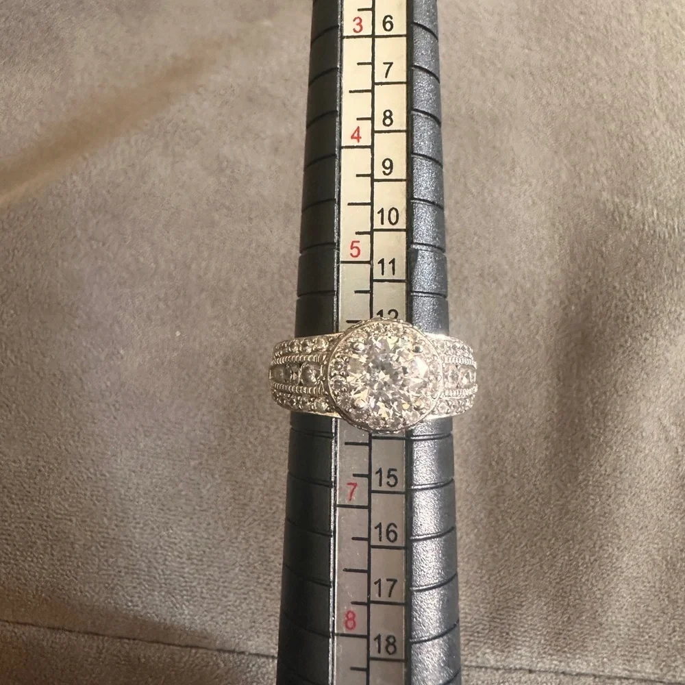 Elegant Silver CZ Woman’s Ring Perfect Travel or Vacation Size 6 Low Setting - Picture 10 of 12